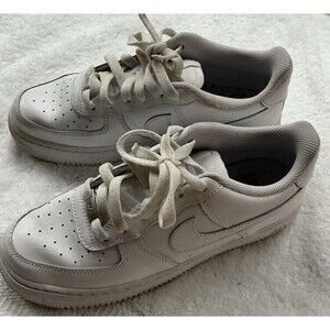 Nike Air Force 1 LE (GS) Kids Triple White Sneakers Size 6.5Y W/Box EUC